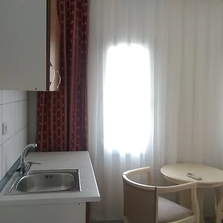 Hotel apartamentowy Zuzu's Kitchen & *