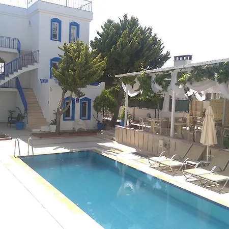 Zuzu's Kitchen & Apartahotel
